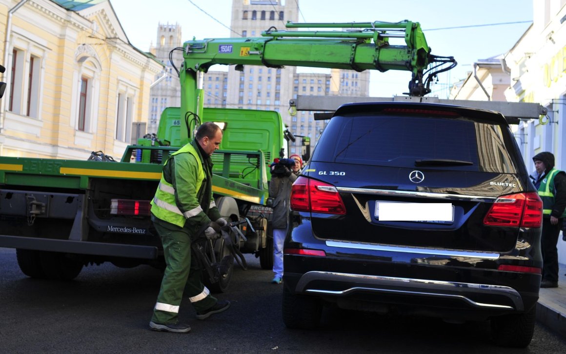 Во Владивостоке эвакуировали Мерседес, и сделали это зря