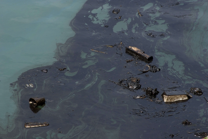 Установлен виновник разлива нефтепродуктов в бухте Рудной 