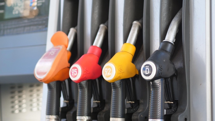 Биржевые цены на бензин рухнули до уровня 2016 года