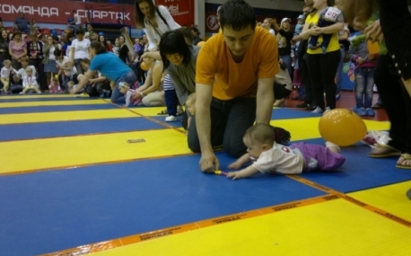  Краевые соревнования «Маленький чемпион-2014» стали первыми в жизни семимесячных малышей 