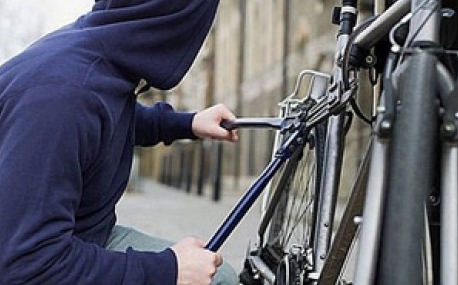 Юная преступница попалась на краже велосипеда