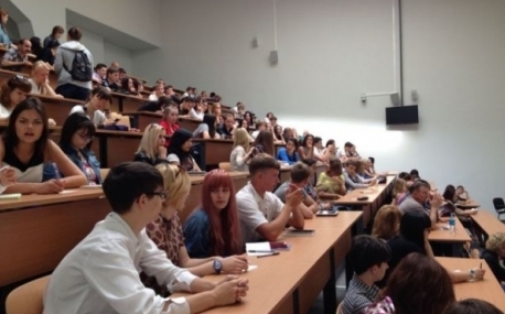 Остров Русский: Студенты отмечают День знаний в новом корпусе