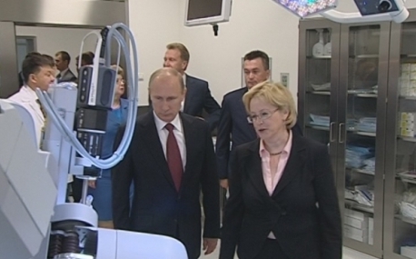 Владимир Путин посетил медцентр ДВФУ во Владивостоке