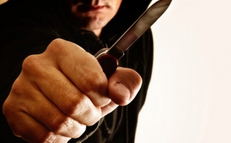 В Приморье мужчина угрожал полицейским ножом 