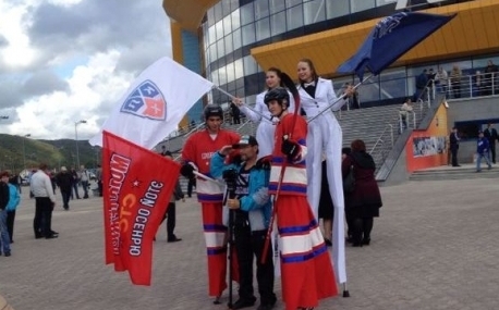Во Владивостоке начался концерт для болельщиков хоккея