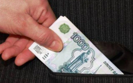 Чиновники вымогали у бизнесмена два с половиной миллиона рублей взятки