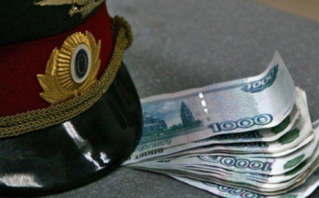 Приморского полицейского, незаконно изъявшего орехов на 60 миллионов, поймали только в Москве