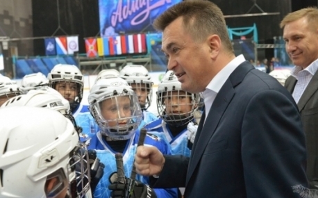 Юные хоккеисты Приморья поблагодарили Владимира Миклушевского
