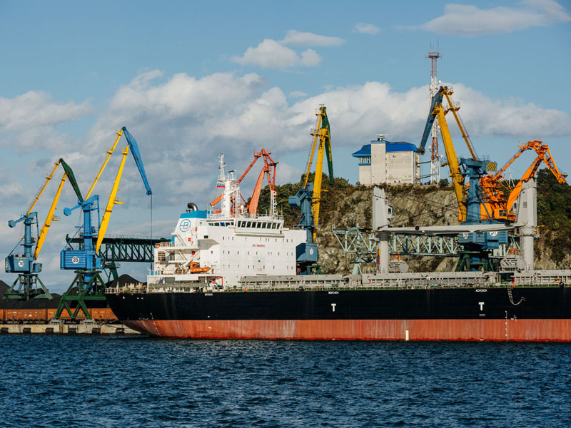 900 тысяч тонн превысил грузооборот Находкинского морского торгового порта