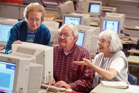 Более тысячи приморских пенсионеров стали участниками проекта «Бабушка и дедушка онлайн»