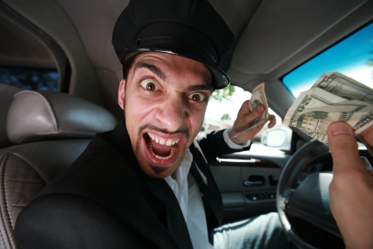 Таксист выманил у пассажирки более 40 тысяч рублей