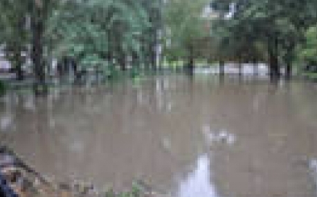 Мощный циклон в Приморье превратил дороги в озера  