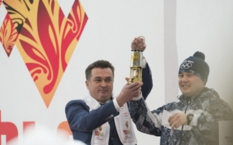 Владимир Миклушевский пронесет факел с Олимпийским Огнем по Золотому мосту