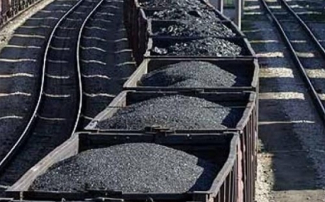 Уголь и нефть простаивают на железнодорожных путях в Приморском и Хабаровском крае