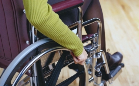 Безработным инвалидам помогают освоить новую профессию в Приморье