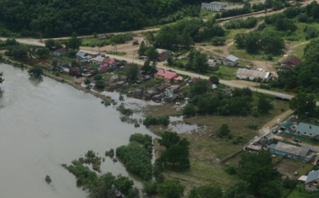 Губернатор Приморья потребовал ускорить процесс выплат пострадавшим от наводнения