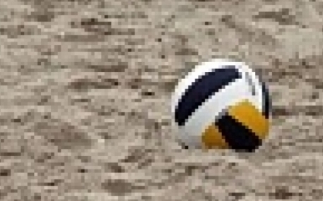 Приморские спортсменки открыли сезон пляжного волейбола