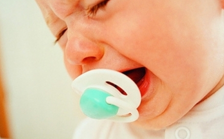 Пьяные родители не заметили, что их новорожденный ребенок задыхается