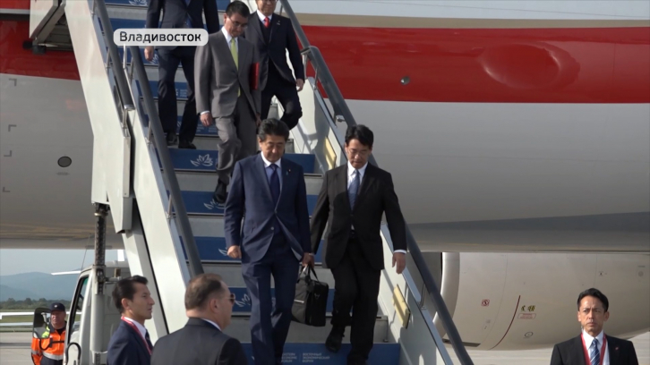 Руководители Монголии и Японии прибыли во Владивосток