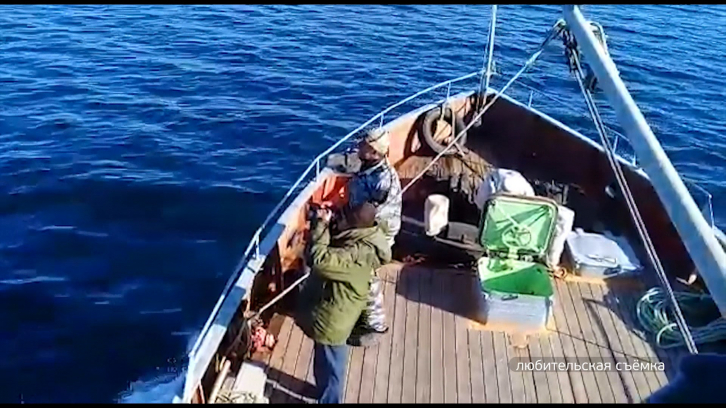 Спасатели-поисковики обнаружили перевёрнутое неопознанное судно