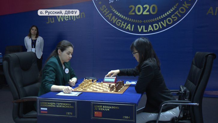 Александра Горячкина взяла верх в восьмой партии чемпионского матча по шахматам