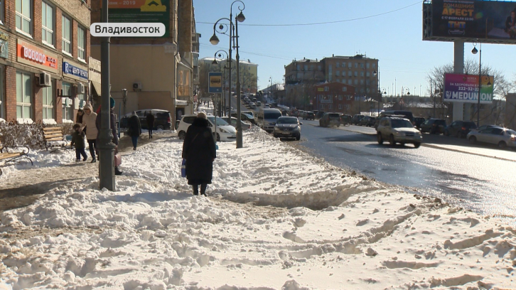 Организациям Владивостока напомнили об уборке снега 