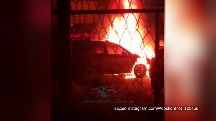 Снова поджог: во Владивостоке в огне пострадали ещё три автомобиля 