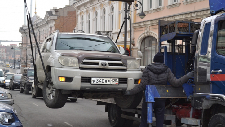 Во время ВЭФ-2021 во Владивостоке обещают массово эвакуировать автомобили 