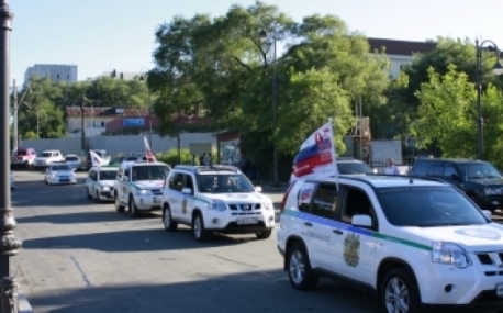 Во Владивостоке стартовал автопробег, приуроченный к юбилею Уголовного розыска
