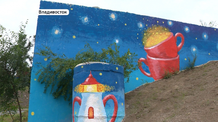 Работы владивостокских художников украсили город 