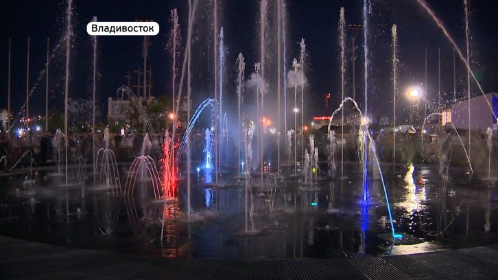 На главной площади Владивостока тестировали фонтан