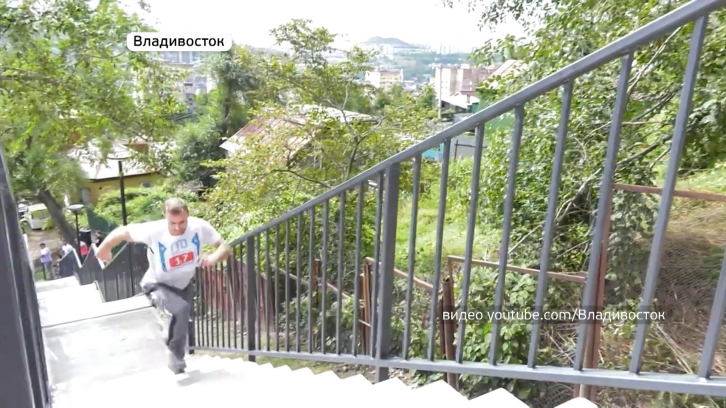 Забег по бывшей аварийной лестнице устроили во Владивостоке 